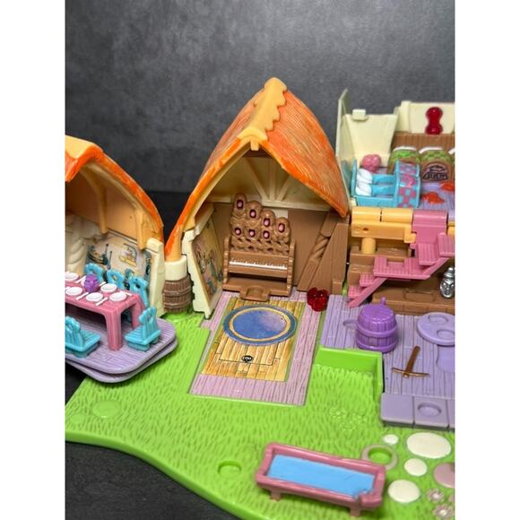 Vintage Disney Snow White Tiny Collection Polly Pocket Cottage 1995 *Works* - Picture 4 of 10